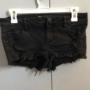 Black ripped jean shorts🖤🤍